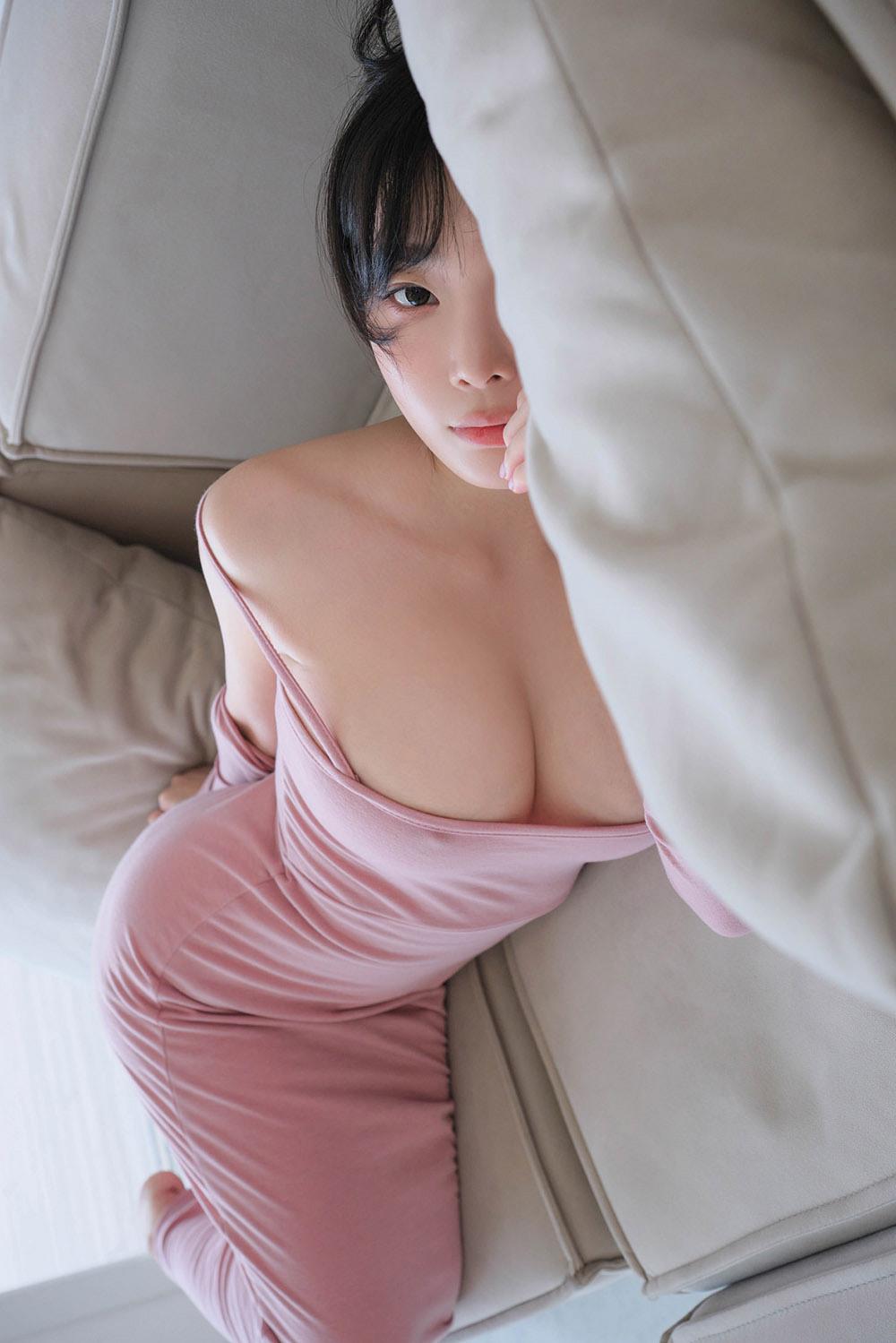 《奶油糖心主播：甜美直播背后的真实故事与成长历程》
